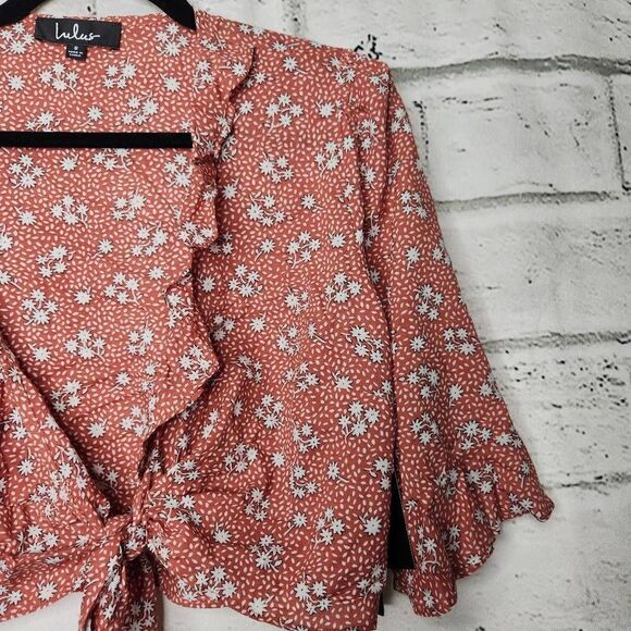 Lulus Short Sleeve Cropped Tie Front Carnation Crush Floral Top Womens Small - Picture 4 of 12